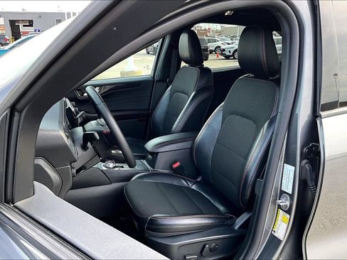 Certified 2025 Ford Escape ST-Line Select AWD/4WD image 23
