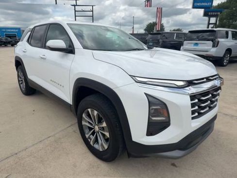 Used 2026 Chevrolet Equinox LT FWD image 2