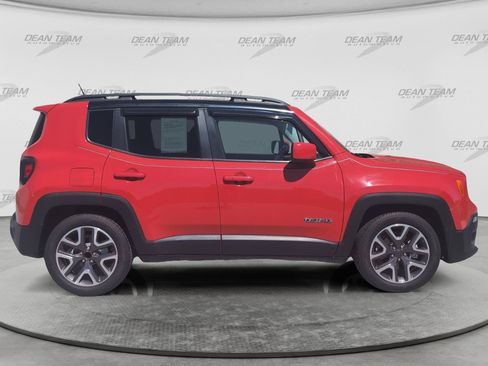 Used 2016 Jeep Renegade Latitude w/ Cold Weather Group FWD image 9