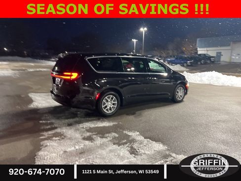 New 2026 Chrysler Pacifica Select image 9