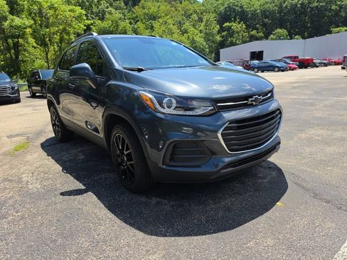 Used 2022 Chevrolet Trax LT w/ Sport Edition AWD/4WD image 3