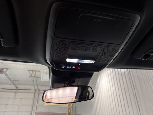 Used 2025 GMC Acadia Elevation image 16