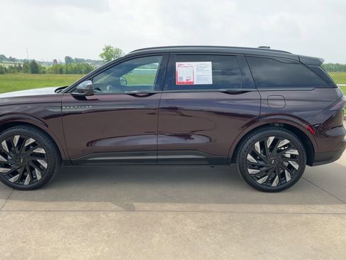 Used 2024 Lincoln Nautilus Reserve w/ Equipment Group 202A AWD/4WD image 6