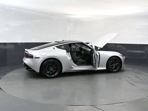 Used 2023 Nissan Z w/ Floor Mat Package (L93) RWD image 24