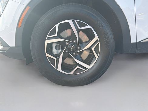 Used 2025 Kia Sportage LX image 11