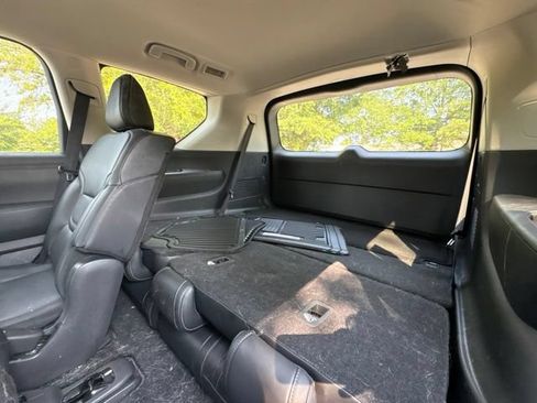 Used 2025 Nissan Armada SV AWD/4WD image 20