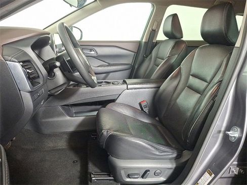 Used 2021 Nissan Rogue SV image 16