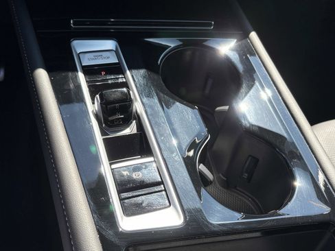 Used 2025 Volkswagen Atlas SEL Premium R-Line image 28