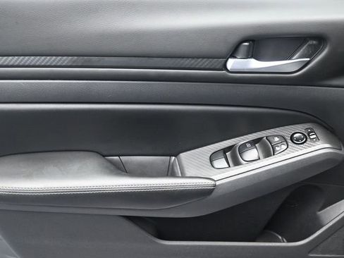 Used 2024 Nissan Altima 2.5 SV image 19