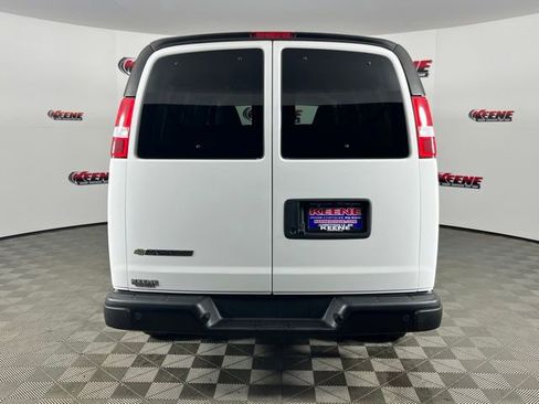 Used 2022 Chevrolet Express 3500 LS RWD image 7
