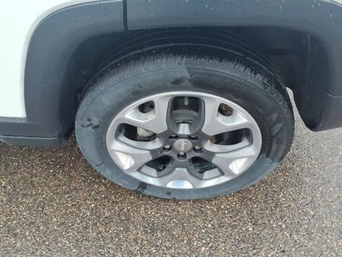 Used 2019 Jeep Compass Limited AWD/4WD image 5