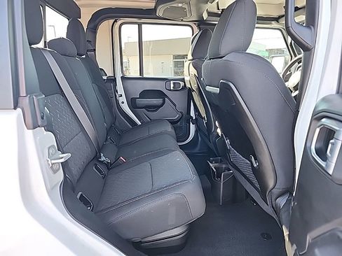 Certified 2024 Jeep Gladiator Mojave w/ Technology Group image 17