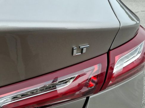 Used 2022 Chevrolet Malibu LT FWD image 10