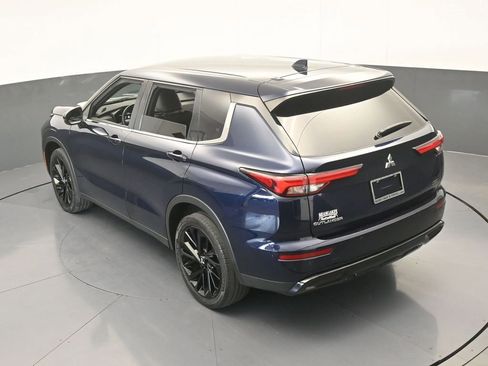 Used 2023 Mitsubishi Outlander SE image 57