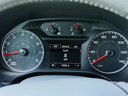 Used 2019 GMC Acadia SLE w/ LPO, Black Accent Package FWD image 31
