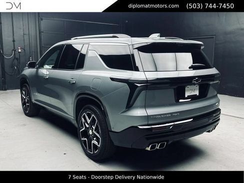 Used 2025 Chevrolet Traverse High Country AWD/4WD image 5