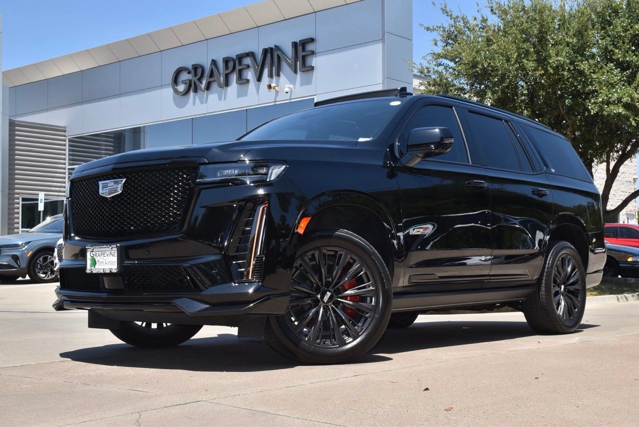 Used 2023 Cadillac Escalade V w/ LPO, ONYX Package AWD/4WD image 2