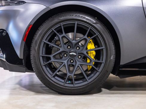 Used 2022 Aston Martin V8 Vantage Coupe RWD image 25