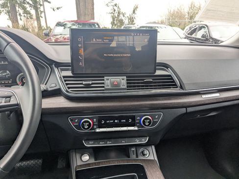 Used 2023 Audi Q5 Premium Plus w/ Premium Plus Package image 10