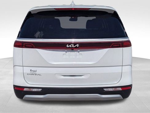 Certified 2024 Kia Carnival LX image 4