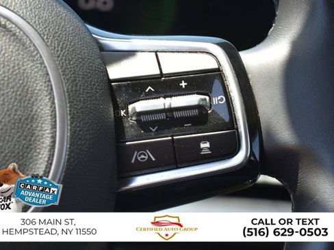 Used 2025 Kia Carnival FWD image 16
