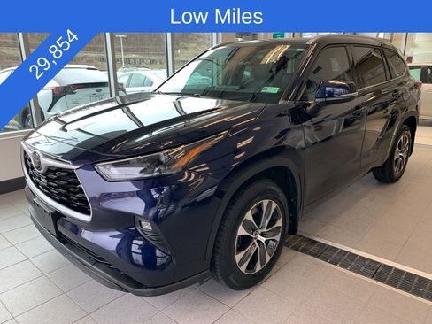 Used 2022 Toyota Highlander XLE image 2