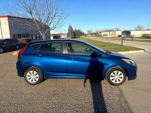 Used 2017 Hyundai Accent SE image 2
