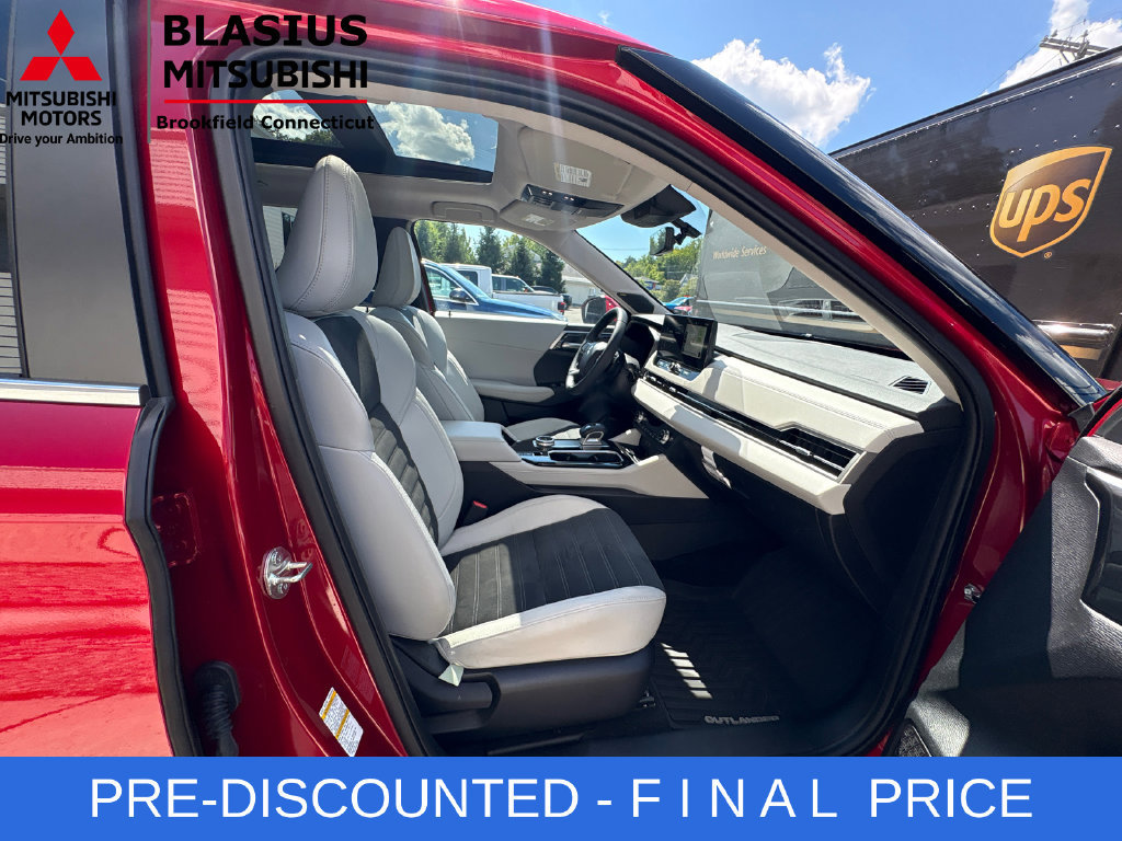 Used 2025 Mitsubishi Outlander SE AWD/4WD image 47