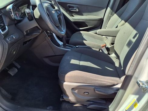 Used 2022 Chevrolet Trax LS w/ Tint and Cruise Package image 16