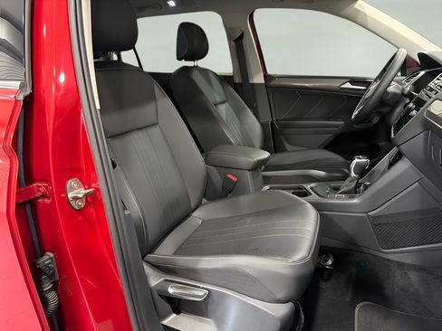 Used 2023 Volkswagen Tiguan SE w/ Panoramic Sunroof Package FWD image 14