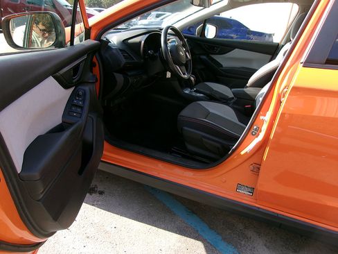 Used 2019 Subaru Crosstrek 2.0i Premium w/ Moonroof Package image 12