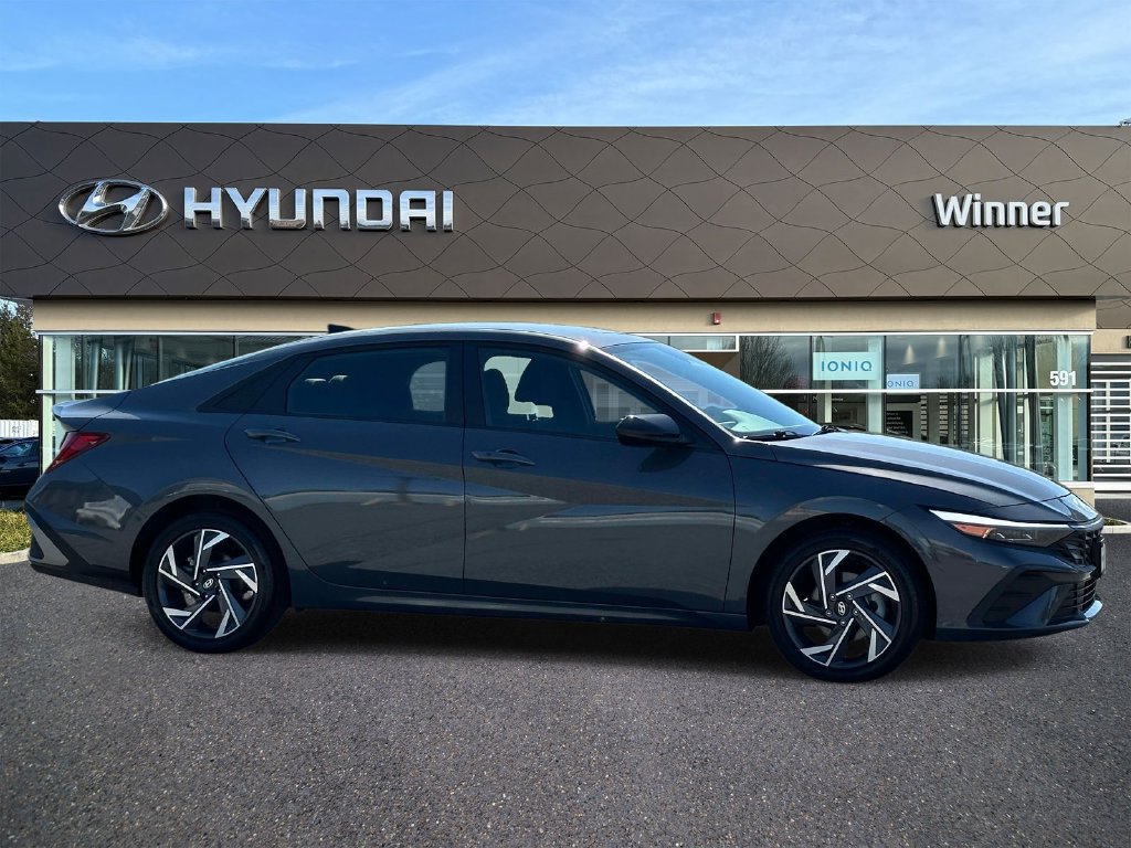 Used 2025 Hyundai Elantra SEL FWD image 6