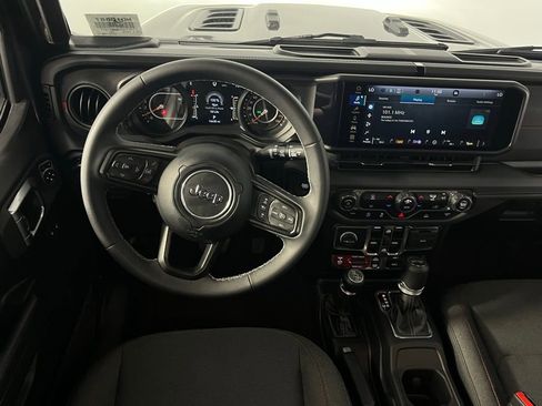 Used 2025 Jeep Wrangler Rubicon image 33