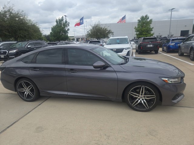Used 2021 Honda Accord Touring image 2