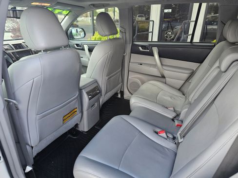 Used 2013 Toyota Highlander SE AWD/4WD image 17