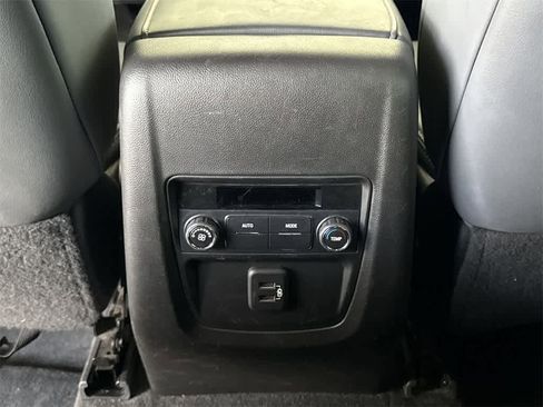 Used 2023 Buick Enclave Essence image 21