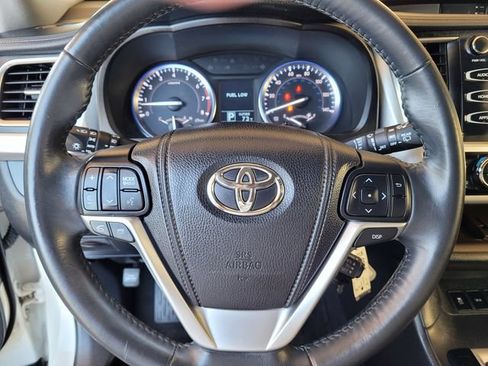 Used 2014 Toyota Highlander Plus FWD image 28