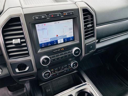 Used 2020 Ford Expedition XLT w/ Equipment Group 202A AWD/4WD image 15