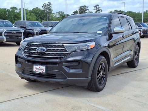 Used 2022 Ford Explorer XLT image 3