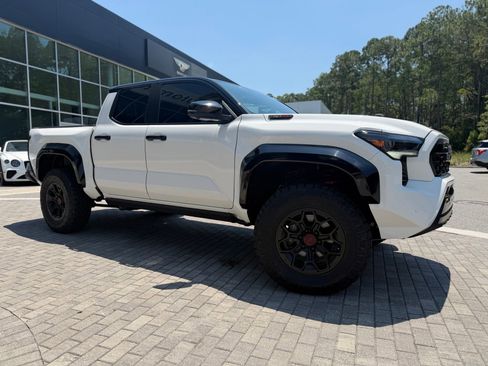 Used 2025 Toyota Tacoma TRD Pro AWD/4WD image 2