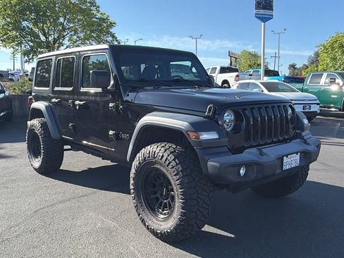 Used 2019 Jeep Wrangler Unlimited Sport S AWD/4WD image 3
