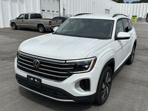 Used 2025 Volkswagen Atlas SE AWD/4WD image 5