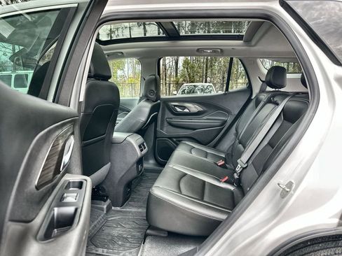 Certified 2024 GMC Terrain SLT w/ Infotainment Package II image 25