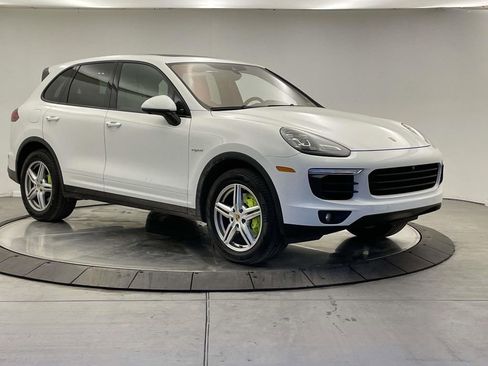 Used 2016 Porsche Cayenne S image 9