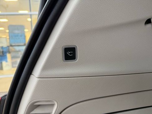 Used 2017 Chrysler Pacifica Limited image 28