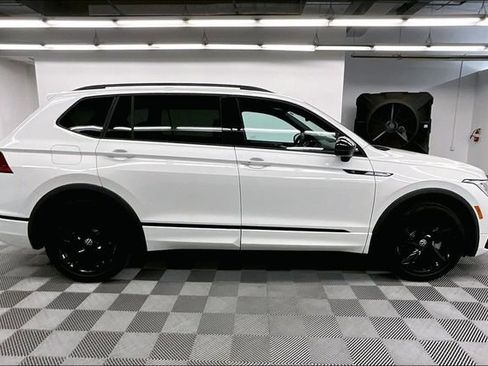 Used 2023 Volkswagen Tiguan SE R-Line FWD image 15