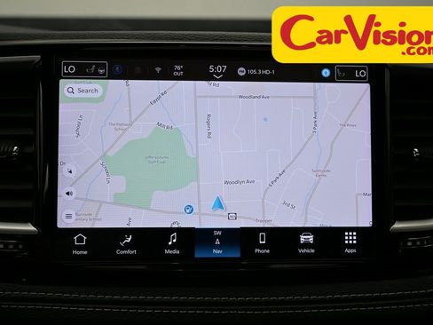 Used 2025 Chrysler Pacifica Limited image 23