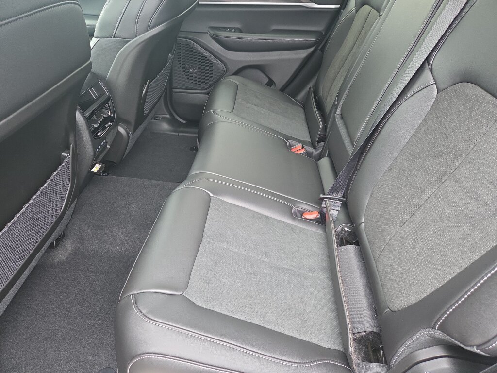 New 2027 Jeep Grand Cherokee Altitude RWD image 6