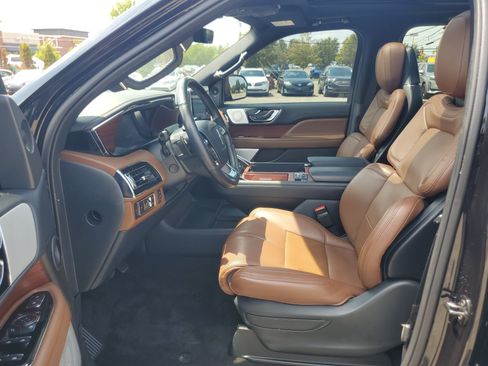 Certified 2023 Lincoln Navigator Reserve AWD/4WD image 12