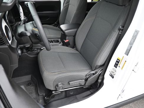 Used 2024 Jeep Gladiator Willys image 15